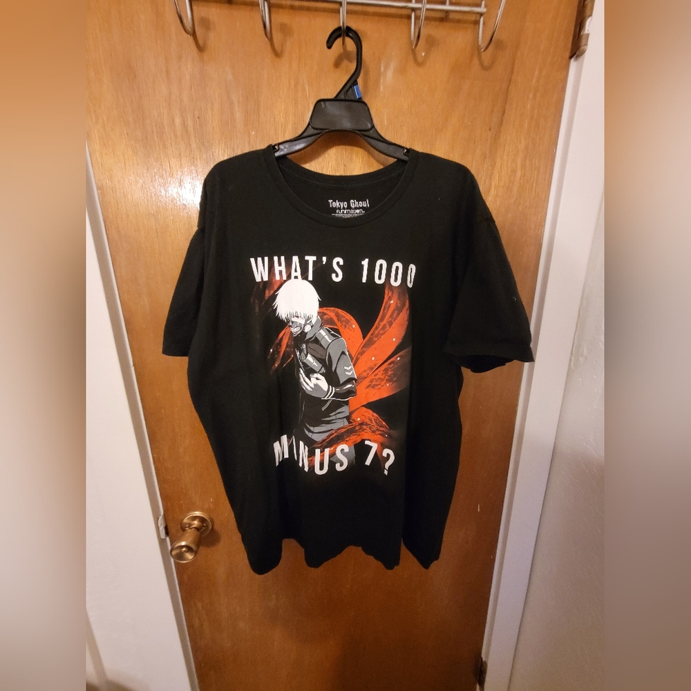 Hot Topic Black Short Sleeve Graphic Tee